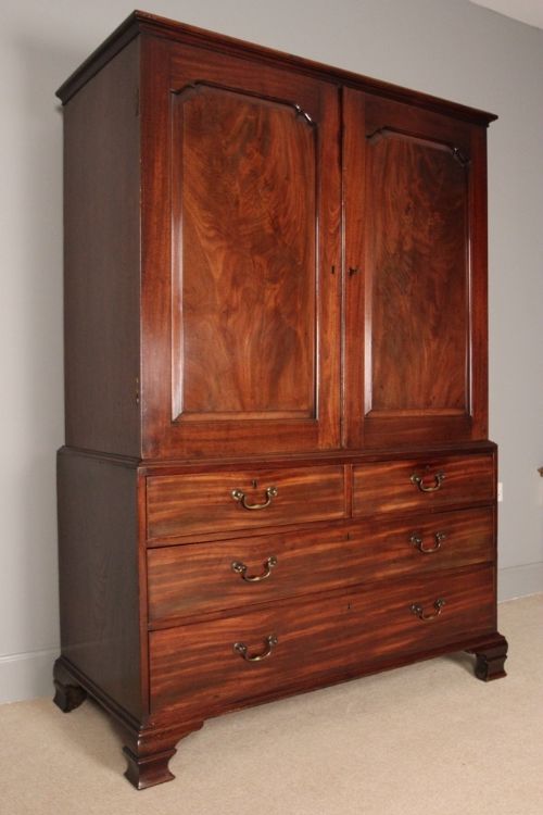 Superb Gillows 18th Century Mahogany Linen Press