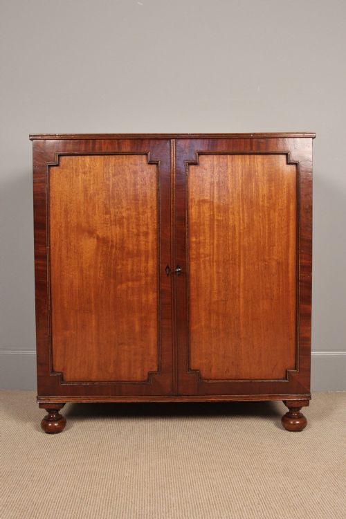 fig 4. Small Georgian Mahogany Collectors Cabinet