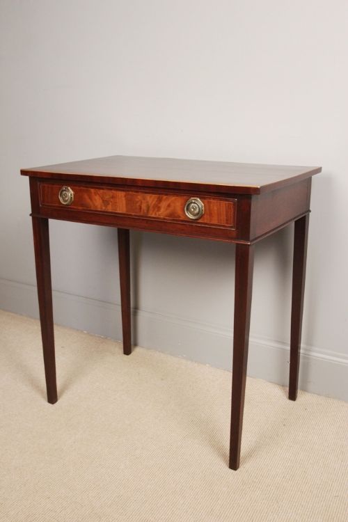 Small George III Mahogany Side Table / Bedside Lamp Table