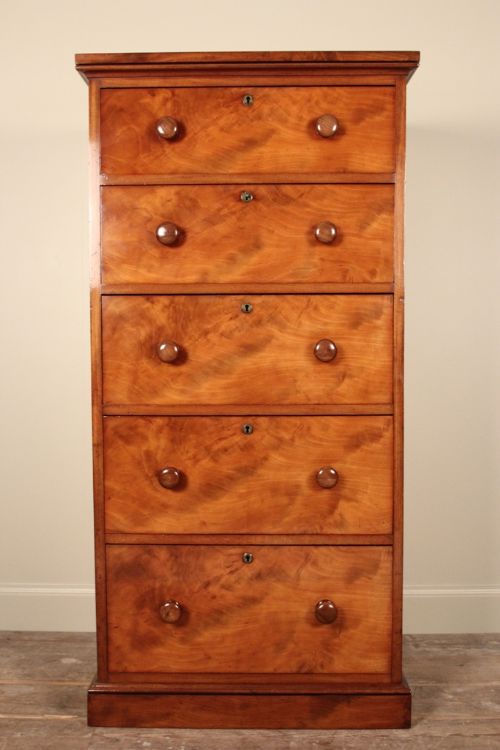 A Superb High Quality  19th Century Mahogany Pillar Chest of Drawers