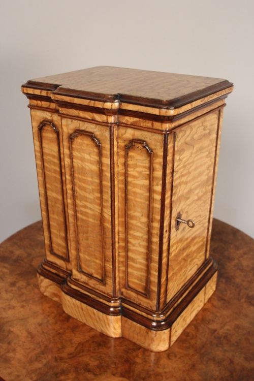 fig 1. Fine Holland & Sons Jewellery Cabinet