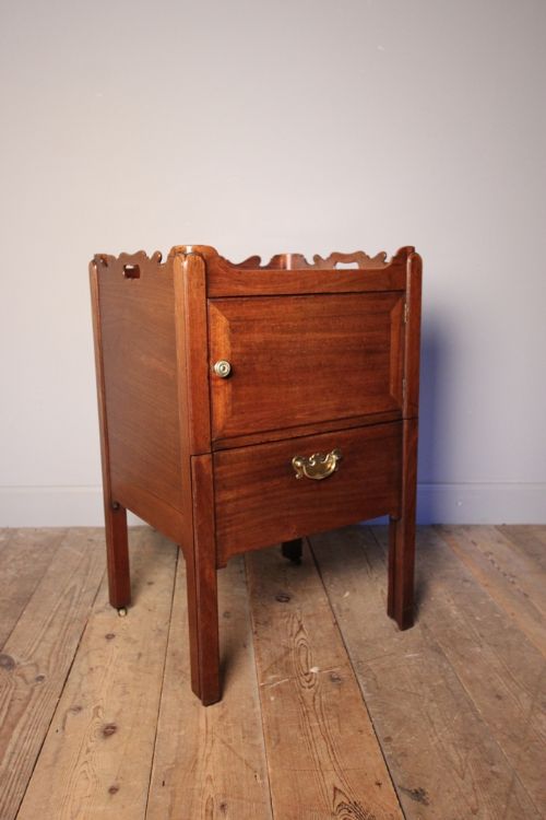 fig 1. George III Mahogany Bedside Cabinet