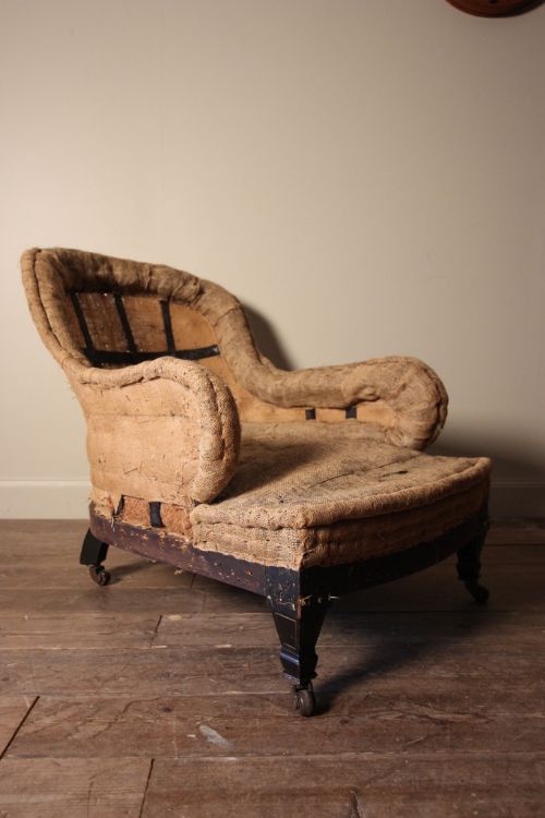 Deep Seated Country House Chair for Upholstery