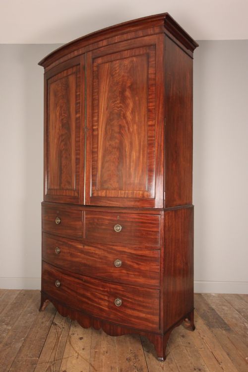 Stunning Bow Fronted George IV Mahogany Linen Press / Wardrobe