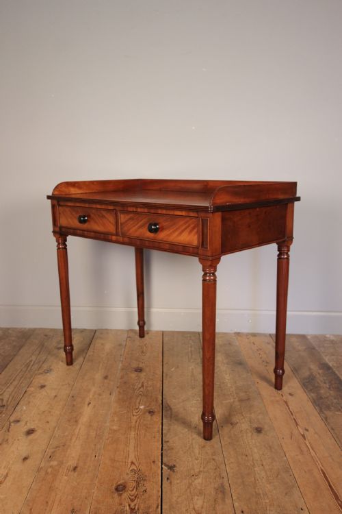 Classic Georgian Mahogany Side Table
