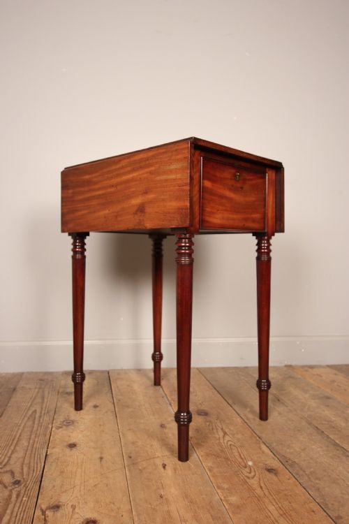 Georgian Mahogany Small Pembroke Side Table