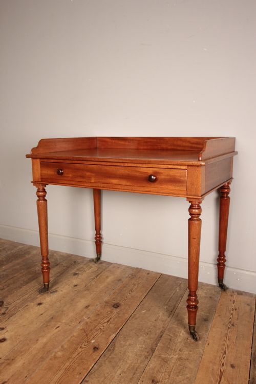 Beautiful Gillows Mahogany Side Table