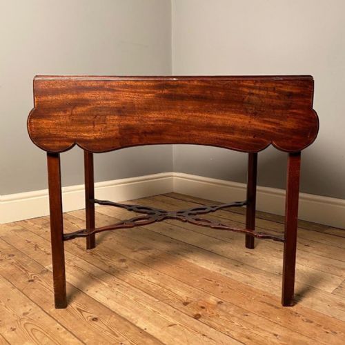 Stunning Chippendale Period Mahogany Supper Table