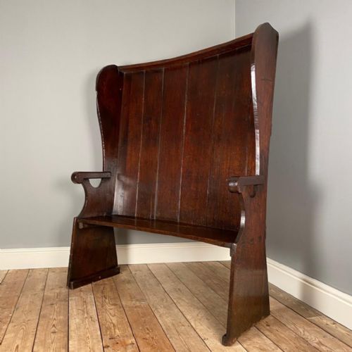 Small 18th Century English Oak Tavern Settle
