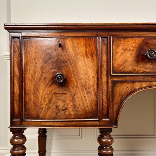 SMALL GEORGIAN MAHOGANY SIDEBOARD - ADDITIONAL PHOTO 1