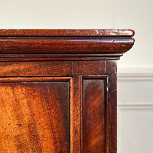 SMALL GEORGIAN MAHOGANY SIDEBOARD - ADDITIONAL PHOTO 3