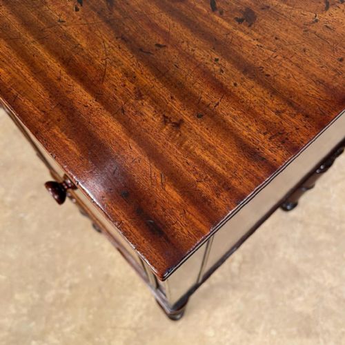 SMALL GEORGIAN MAHOGANY SIDEBOARD - ADDITIONAL PHOTO 5