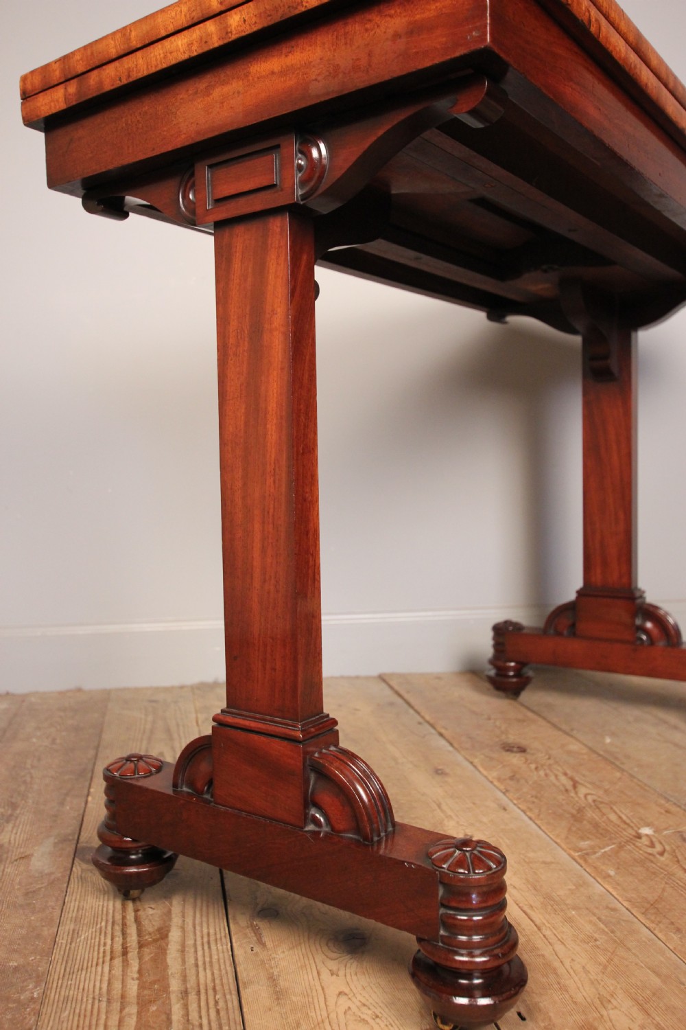 T&G Seddon Mahogany Metamorphic Games Table View X
