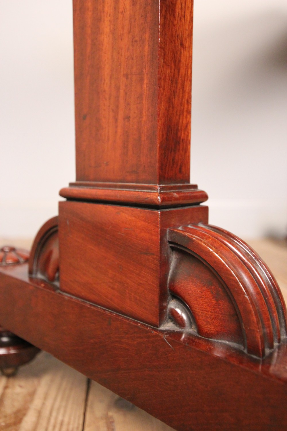 T&G Seddon Mahogany Metamorphic Games Table View XI