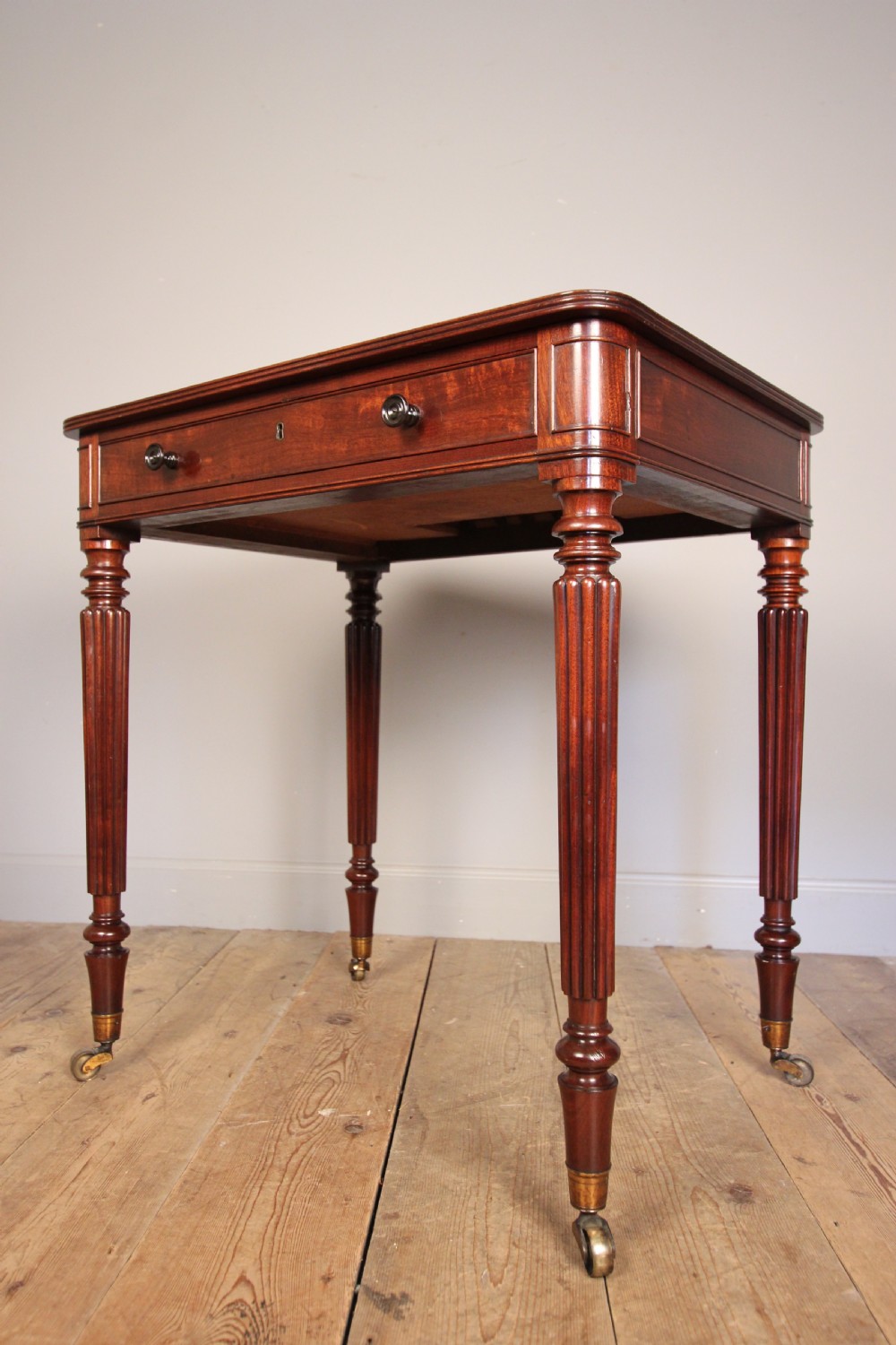 Superb Gillows Mahogany Chamber Table