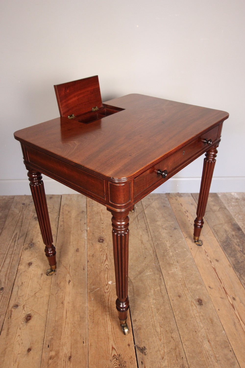 Superb Gillows Mahogany Chamber Table View IV