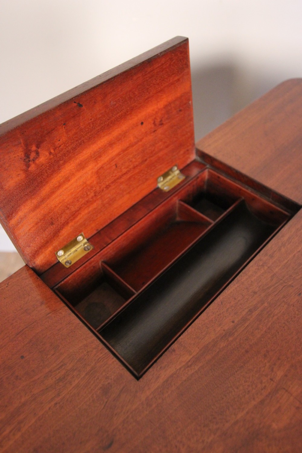 Superb Gillows Mahogany Chamber Table View VIII