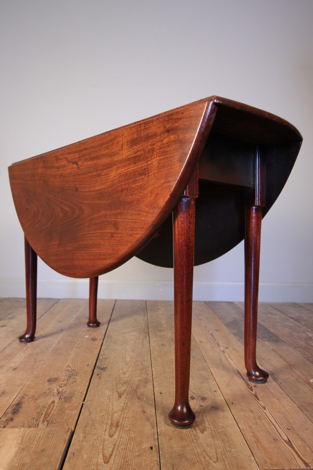 Superb 18th Century Mahogany Drop Leaf Table View III