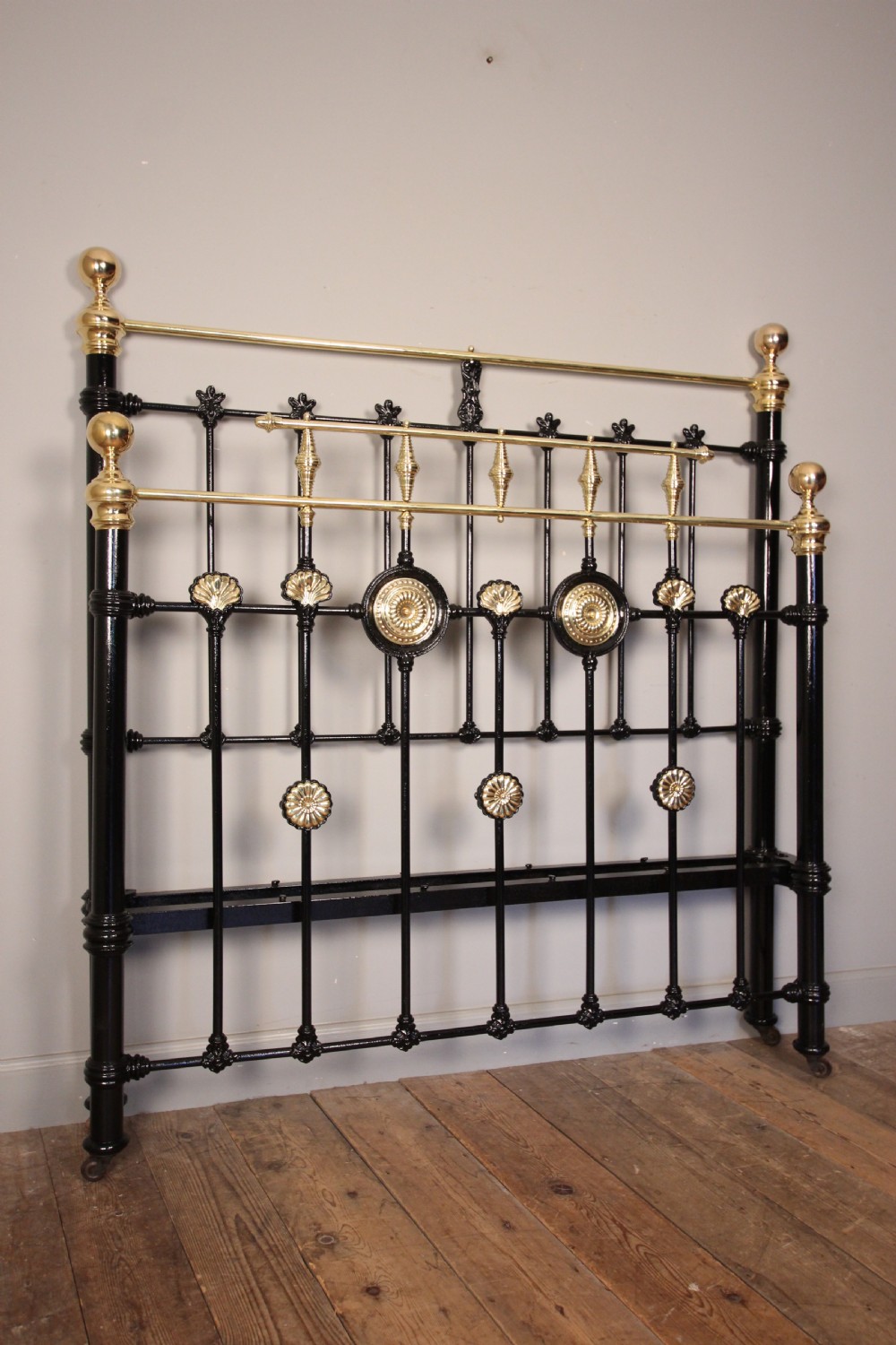 Stunning Victorian Double Brass & Iron Bed (4 ft 6