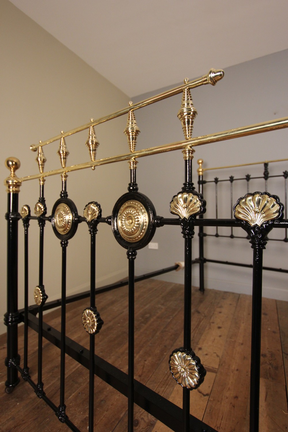 Stunning Victorian Double Brass & Iron Bed (4 ft 6
