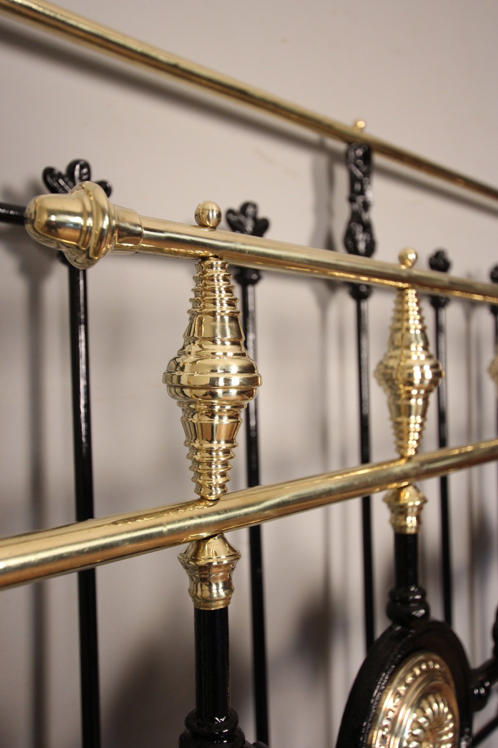 Stunning Victorian Double Brass & Iron Bed (4 ft 6