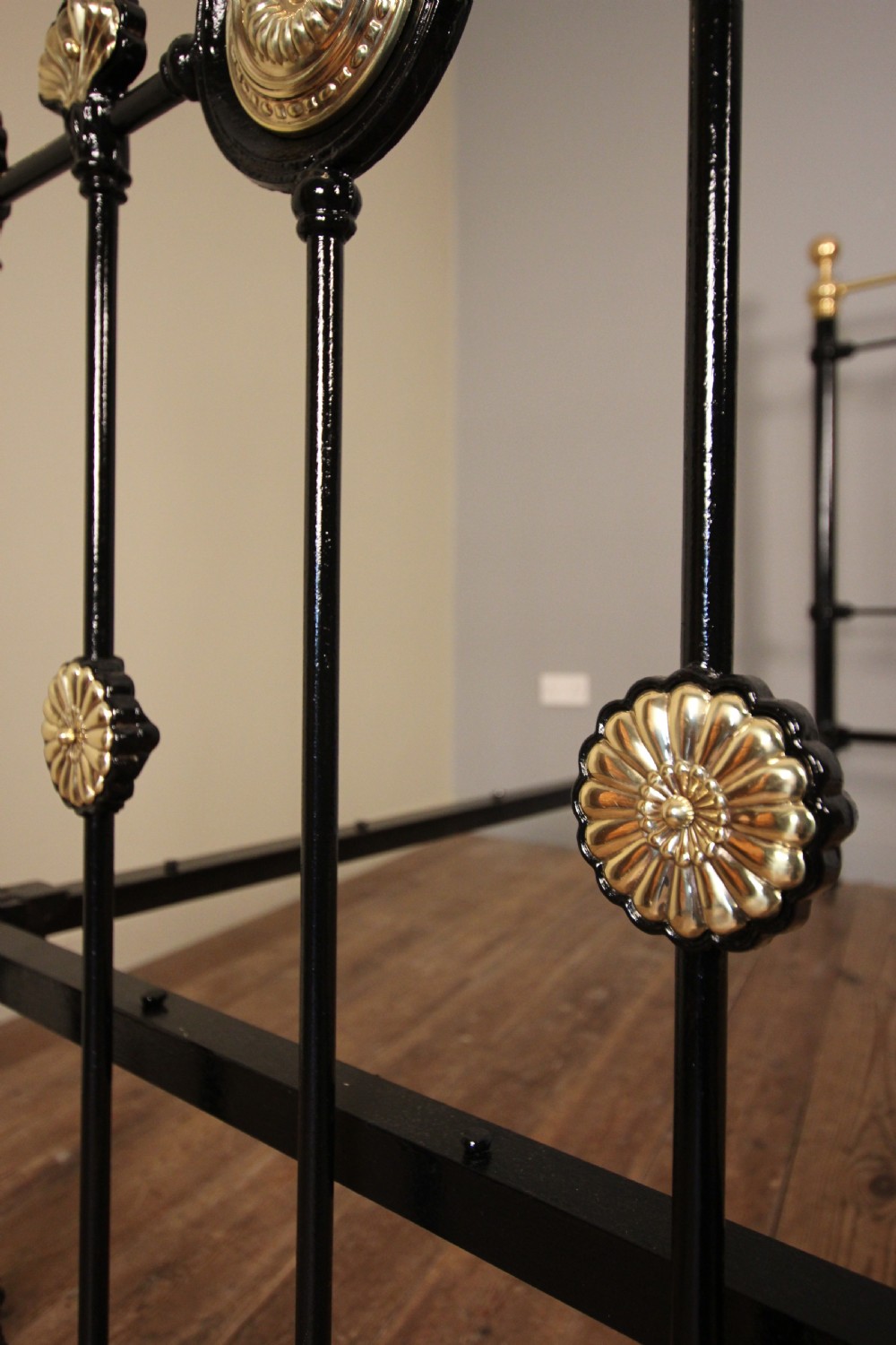 Stunning Victorian Double Brass & Iron Bed (4 ft 6