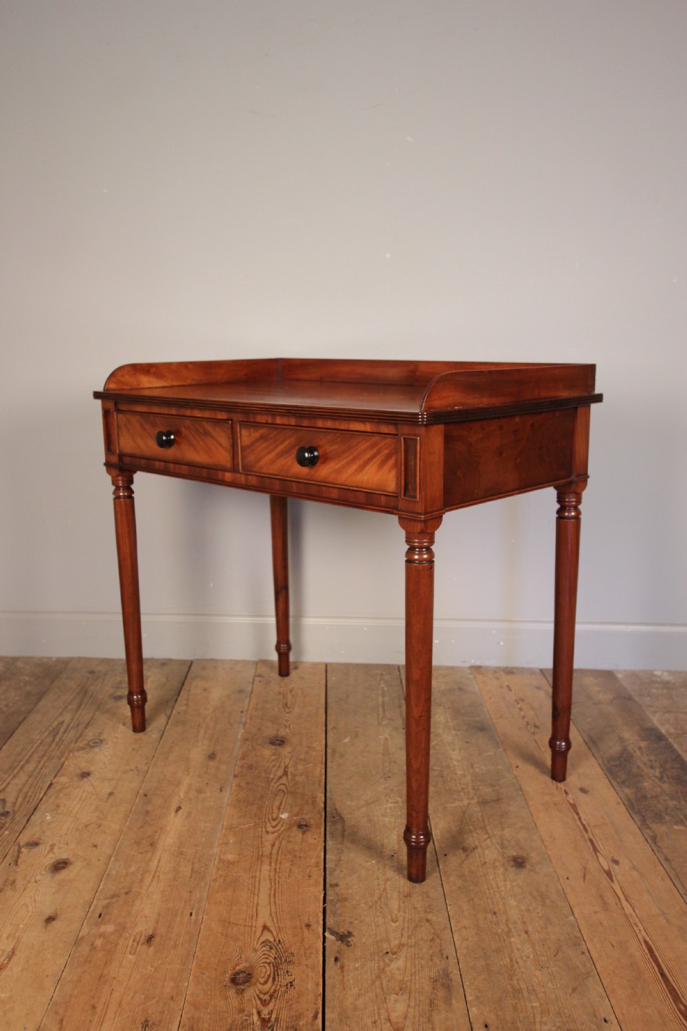 Classic Georgian Mahogany Side Table