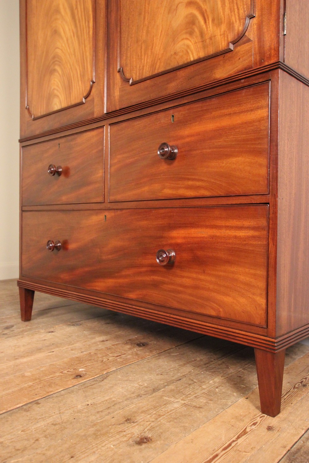 High Quality Georgian Linen Press View III