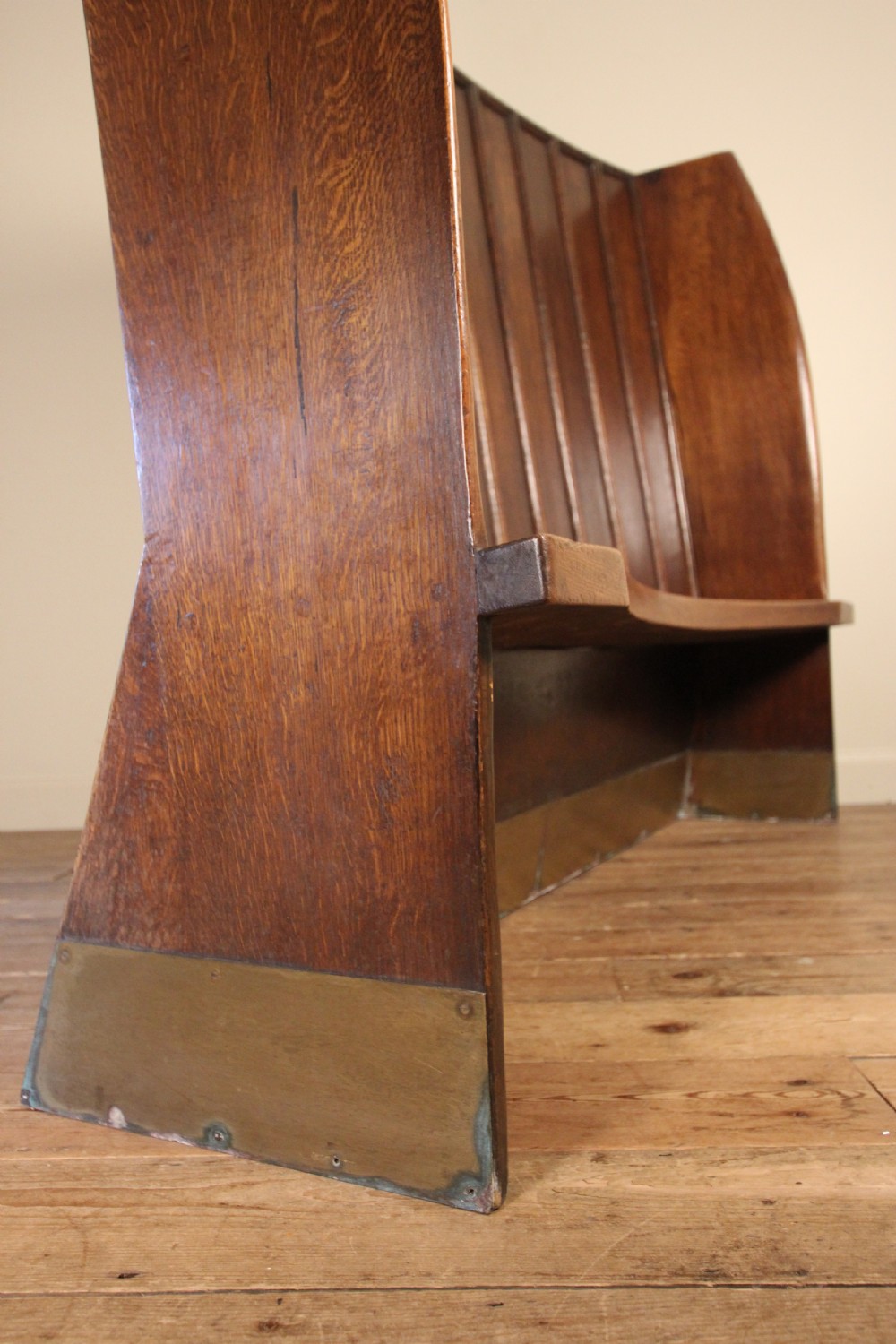 19th C Curved Oak Settle View VI