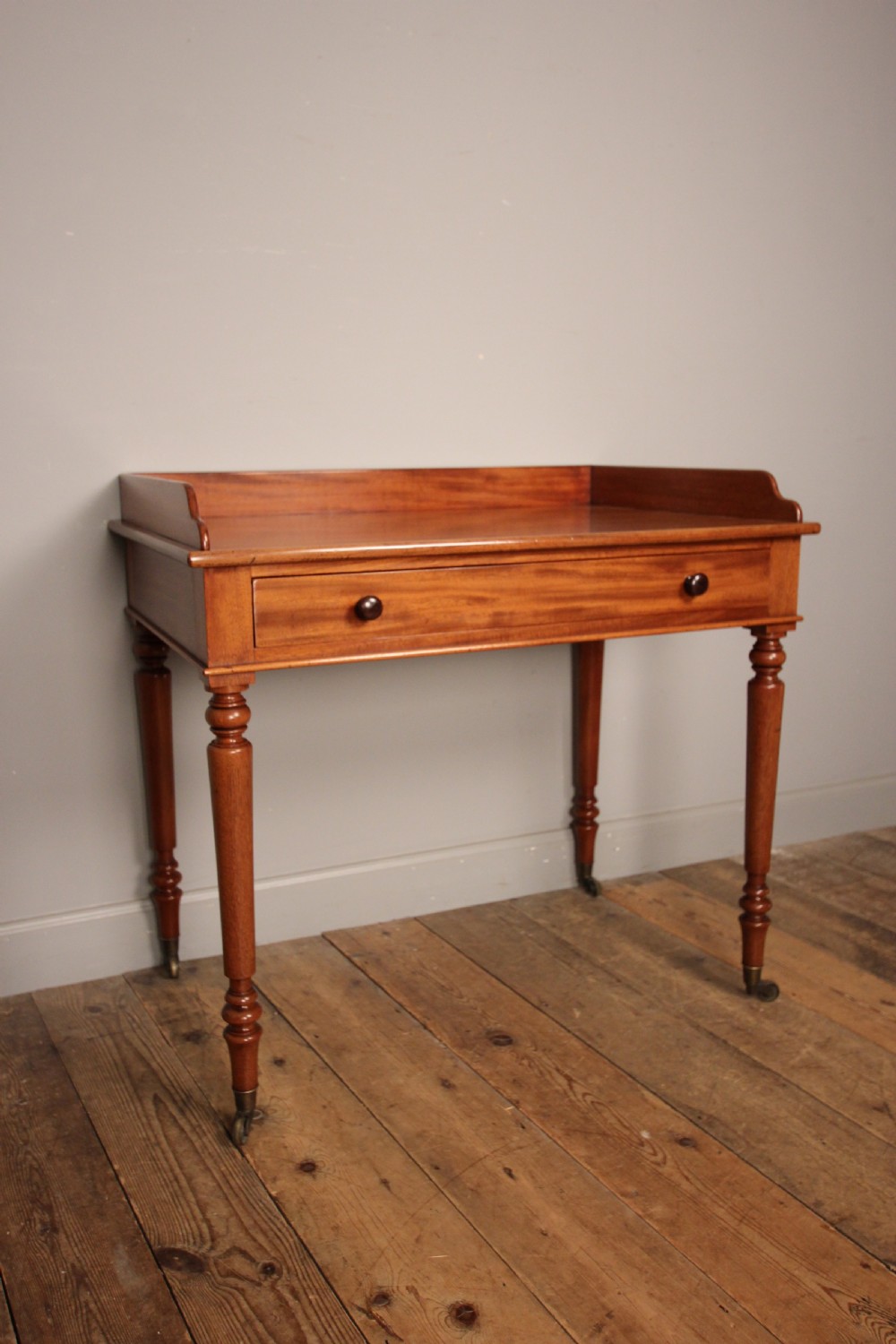 Beautiful Gillows Mahogany Side Table View X