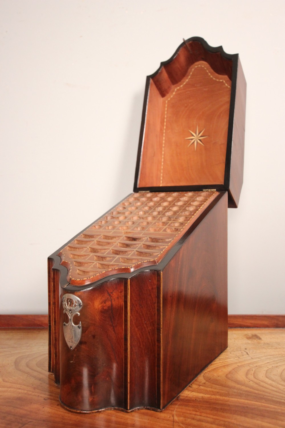 Fine George III Mahogany Inlaid Knife Box View V