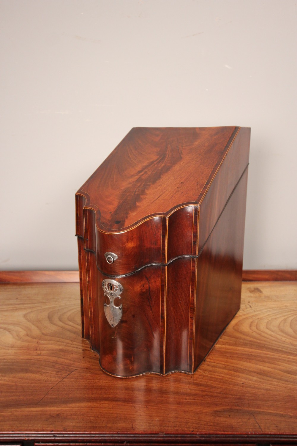 Fine George III Mahogany Inlaid Knife Box View VI