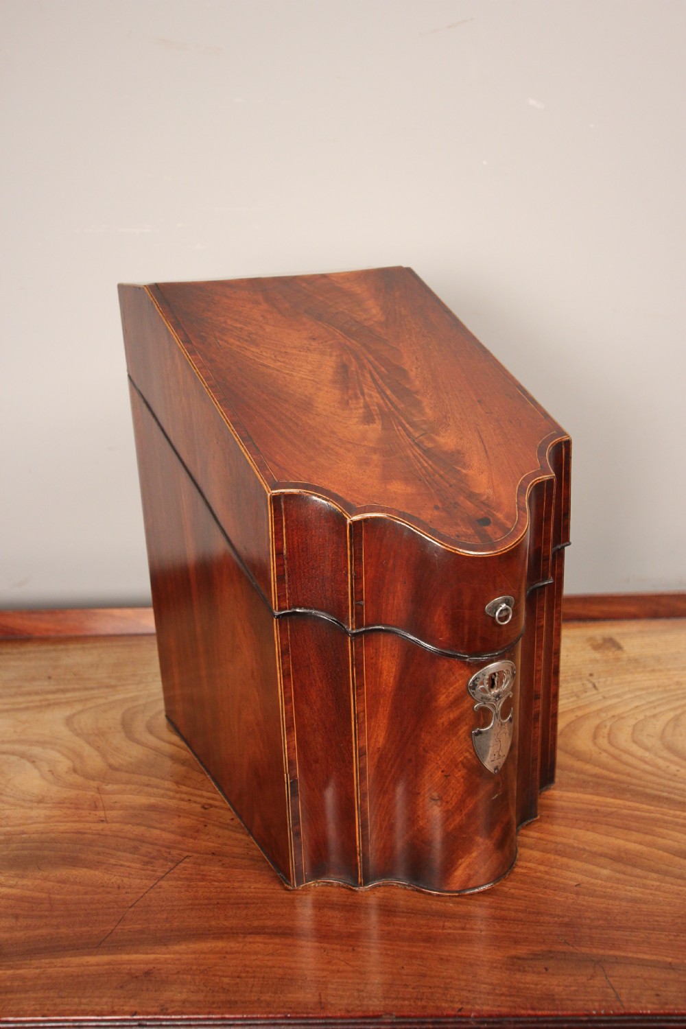 Fine George III Mahogany Inlaid Knife Box View VII