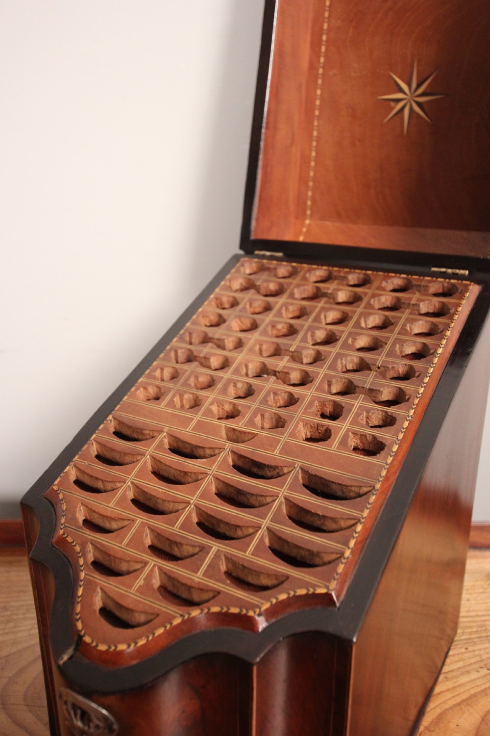 Fine George III Mahogany Inlaid Knife Box View VIII