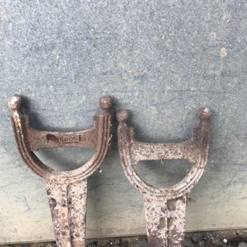 A PAIR OF REGENCY CAST IRON BOOT SCRAPERS BY THE CARRON FOUNDRY SCOTLAND - ADDITIONAL PHOTO 4