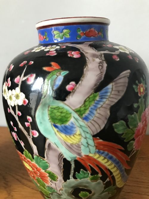 PAIR OF CHINESE FAMILLE NOIRE VASES LATE QING DYNASTY - ADDITIONAL PHOTO 6