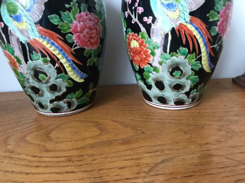 PAIR OF CHINESE FAMILLE NOIRE VASES LATE QING DYNASTY - ADDITIONAL PHOTO 3
