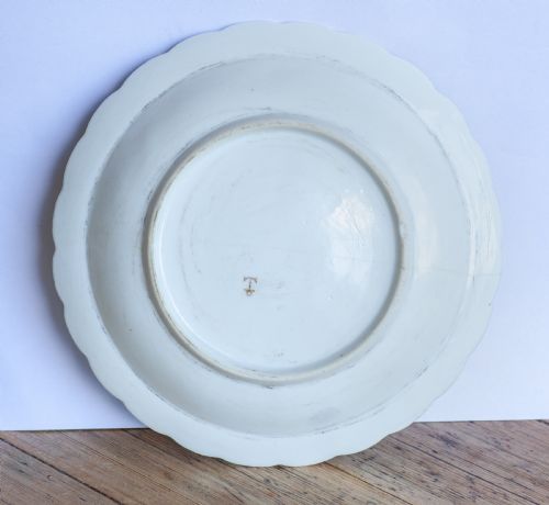 PAIR OF CHELSEA PORCELAIN STYLE HANS SLOANE TYPE PLATES - ADDITIONAL PHOTO 3