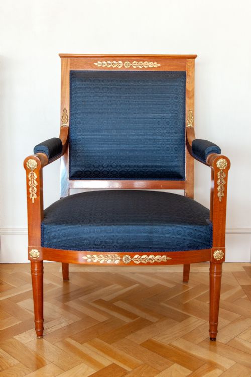 MAISON KREIGER MAHOGANY DINING SUITE IN EMPIRE STYLE - ADDITIONAL PHOTO 17