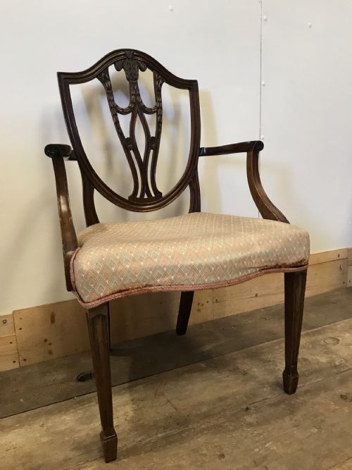 A 19TH CENTURY HEPPLEWHITE PRINCE OF WALES FEATHER CHAIR - ADDITIONAL PHOTO 2