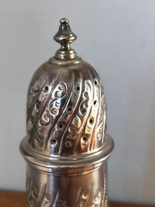 GEORGE III STYLE SILVER SUGAR CASTER WITH LONDON HALLMARKS FOR A C SONS LTD 1967 - ADDITIONAL PHOTO 5