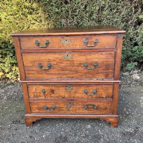 early 18th century solid oak chest of drawers - CATEGORY: ANTIQUE CHEST OF DRAWERS - DATED 18TH CENTURY