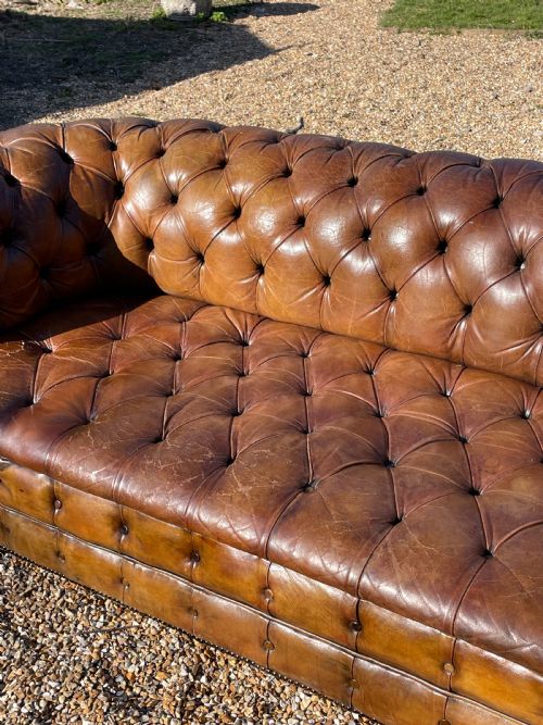 EARLY 20TH DEEP BUTTONED CHESTERFIELD SOFA - ADDITIONAL PHOTO 3