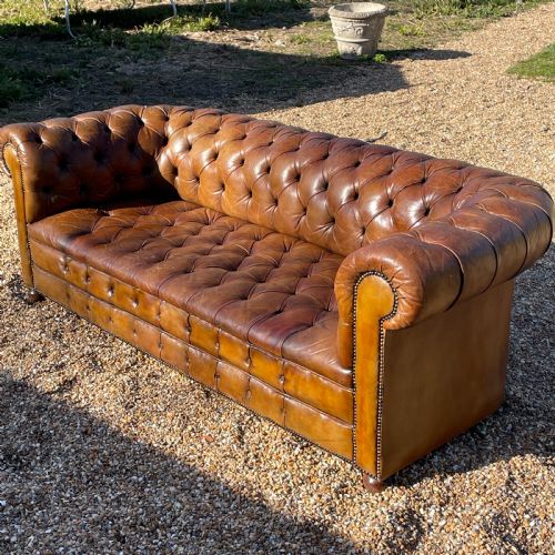 EARLY 20TH DEEP BUTTONED CHESTERFIELD SOFA - ADDITIONAL PHOTO 4