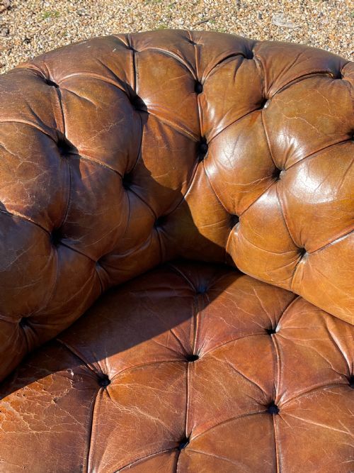EARLY 20TH DEEP BUTTONED CHESTERFIELD SOFA - ADDITIONAL PHOTO 10