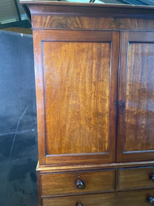 EARLY 19THC FLAME MAHOGANY LINEN PRESS C1820 - ADDITIONAL PHOTO 3