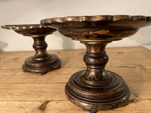 a pair of chinese qing gilt and painted black lacquer tazzas - CATEGORY: ANTIQUE MISCELLANEOUS - DATED 18TH CENTURY