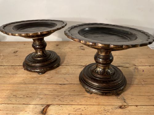 A PAIR OF CHINESE QING GILT AND PAINTED BLACK LACQUER TAZZAS - ADDITIONAL PHOTO 3