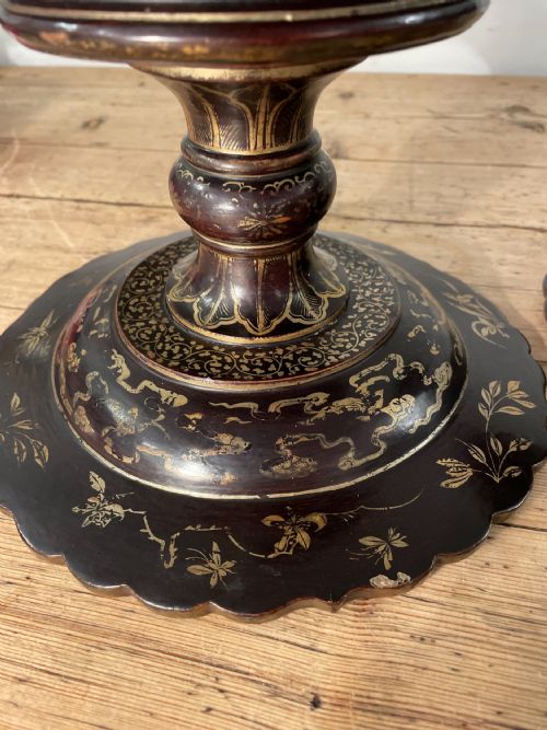 A PAIR OF CHINESE QING GILT AND PAINTED BLACK LACQUER TAZZAS - ADDITIONAL PHOTO 2