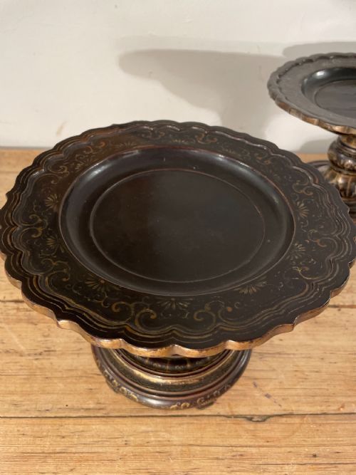A PAIR OF CHINESE QING GILT AND PAINTED BLACK LACQUER TAZZAS - ADDITIONAL PHOTO 7